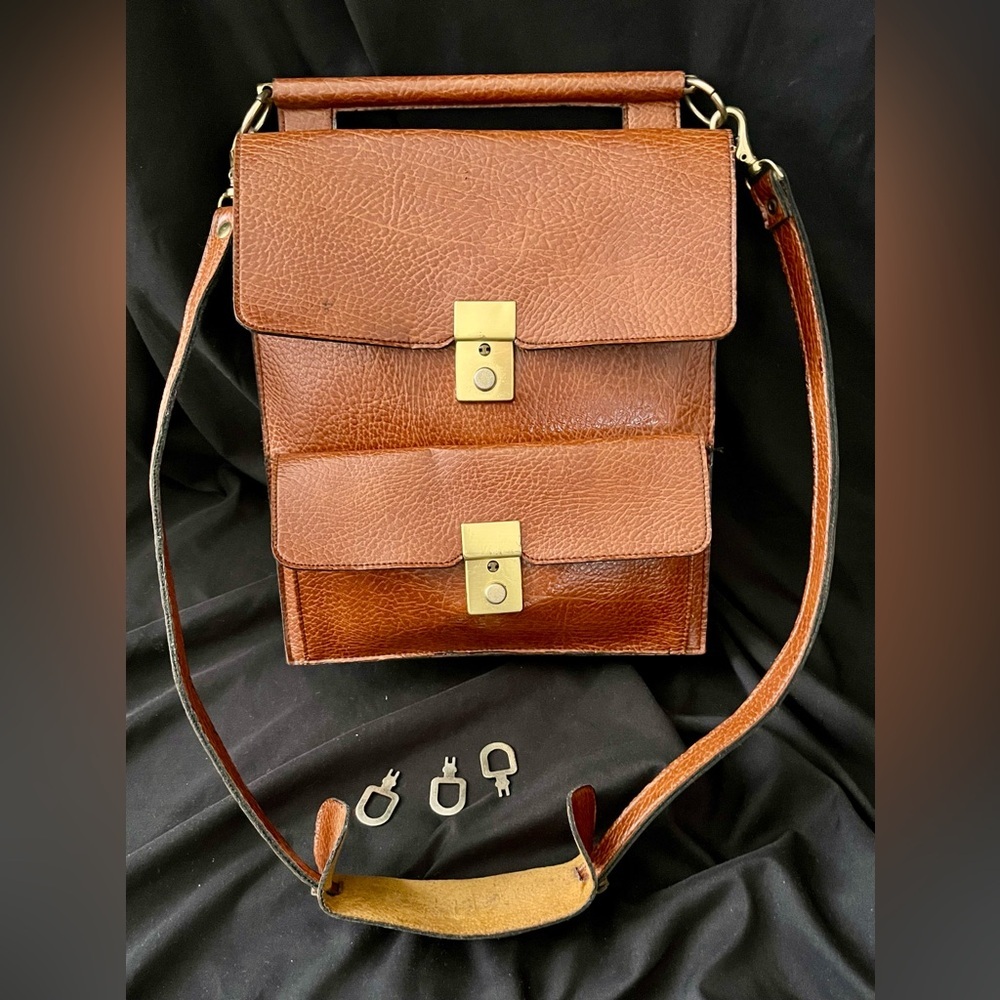 70s Vintage Pebbled Leather Locking Mailbag Briefcase - Rare 6-Pocket Satchel - Picture 5 of 17